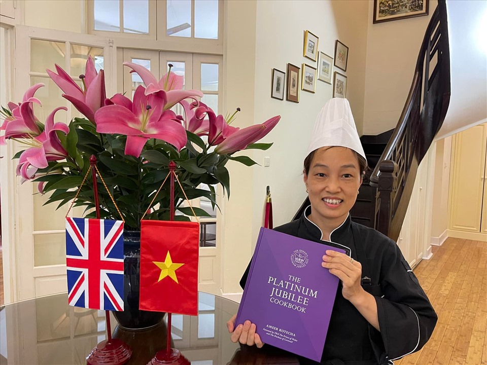 Bún chả Việt Nam vào sách dạy nấu ăn kỷ niệm 70 năm trị vì của Nữ hoàng Anh-2