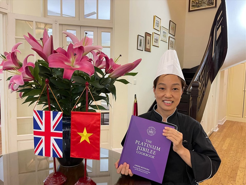 Bún chả Việt Nam vào sách dạy nấu ăn kỷ niệm 70 năm trị vì của Nữ hoàng Anh-2