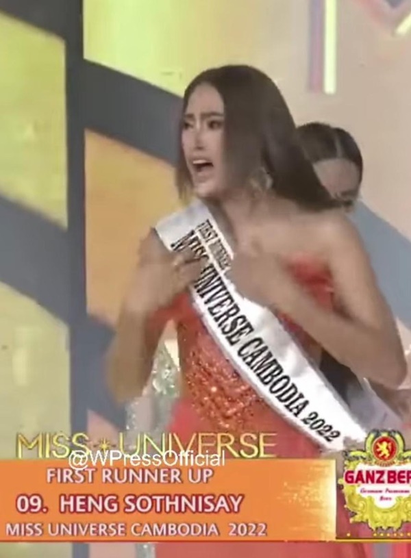 Khoảnh khắc Á hậu 1 hốt hoảng vì tưởng nhầm mình giành giải Hoa hậu Hoàn vũ Campuchia gây sốt-2
