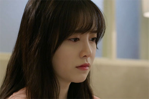 Ly hôn 6 năm, tôi bị bệnh nặng phải nhập viện, con gái cầm điện thoại nhắn tin cho chồng cũ, thấy câu trả lời tôi sững sờ-2