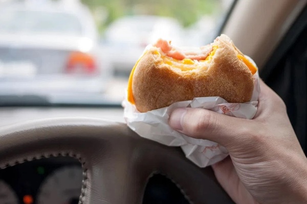 Phụ nữ có 6 kiểu ăn sáng sau thường bị già nhanh, nếp nhăn nhiều nhất ở mắt, rãnh mũi-5