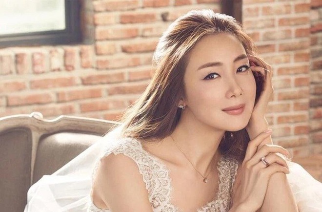 Choi Ji Woo: Nữ hoàng nước mắt châu Á, cô đơn sau cuộc tình với Song Seung Hun và hôn nhân bão tố bên chồng kém tuổi-10