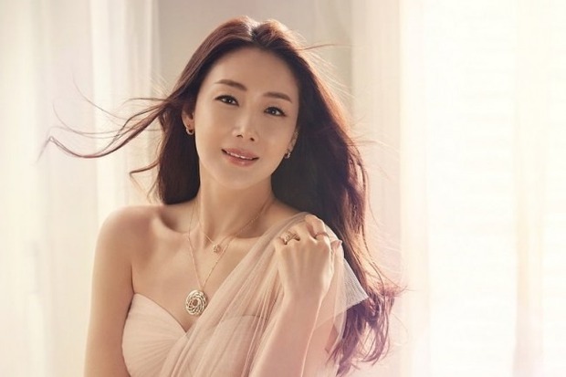 Choi Ji Woo: Nữ hoàng nước mắt châu Á, cô đơn sau cuộc tình với Song Seung Hun và hôn nhân bão tố bên chồng kém tuổi-24