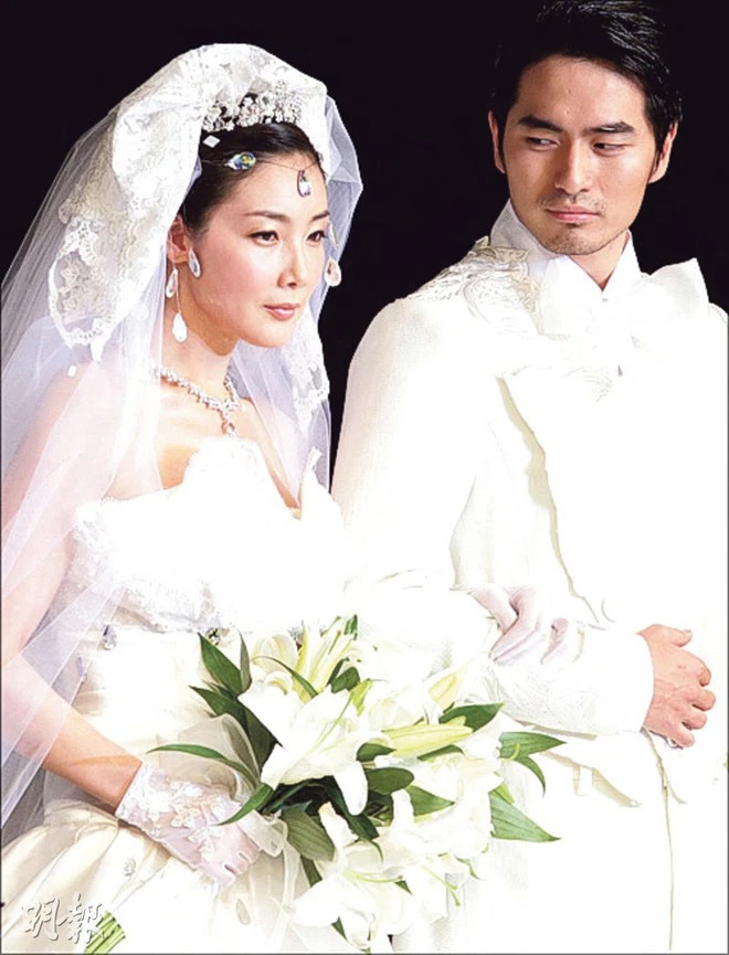 Choi Ji Woo: Nữ hoàng nước mắt châu Á, cô đơn sau cuộc tình với Song Seung Hun và hôn nhân bão tố bên chồng kém tuổi-17