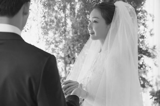 Choi Ji Woo: Nữ hoàng nước mắt châu Á, cô đơn sau cuộc tình với Song Seung Hun và hôn nhân bão tố bên chồng kém tuổi-20