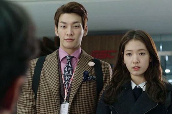 Người đàn ông 35 tuổi đưa mẹ đi hẹn hò cùng để