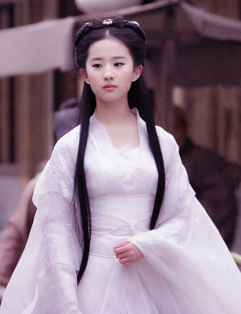 Chuyện cũ bị đào lại: Năm xưa Lưu Diệc Phi cướp vai Tiểu Long Nữ từ tay Châu Tấn, còn lợi dụng tiền bối để lăng xê phim?-1