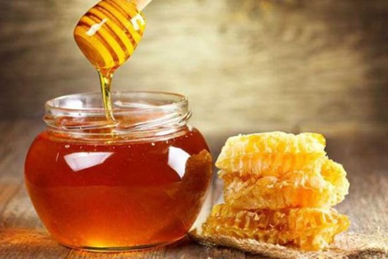 Mật ong tốt cho sức khỏe nhưng vẫn có rủi ro, cần lưu ý khi dùng