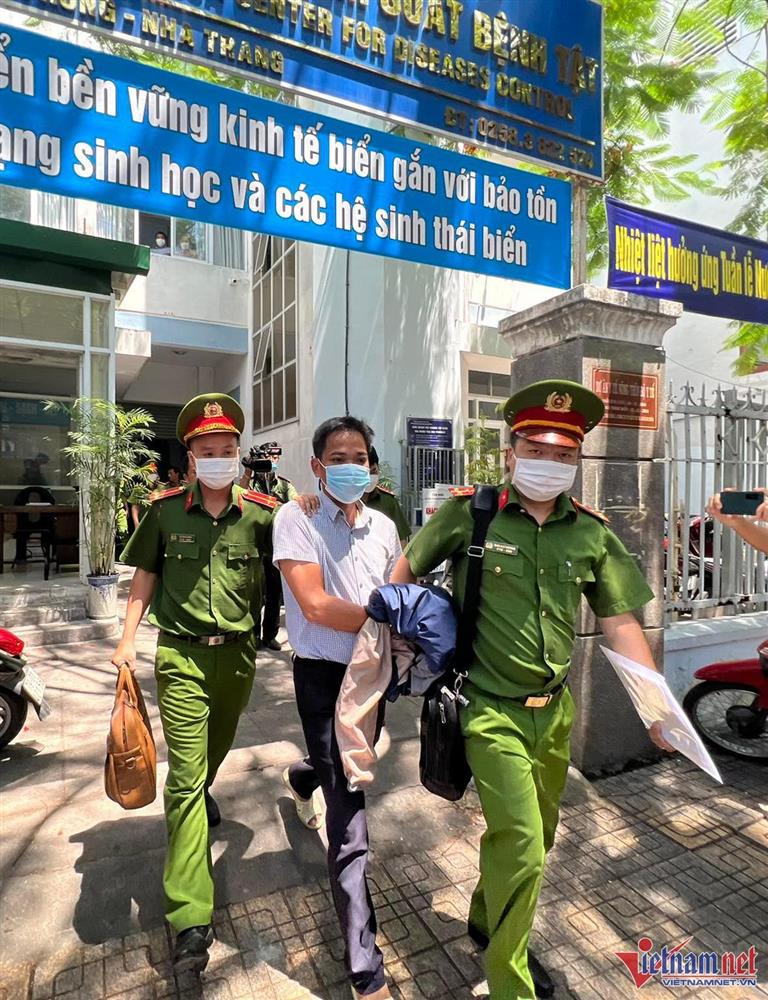 Công an khám xét trụ sở CDC Khánh Hòa liên quan vụ Việt Á-5