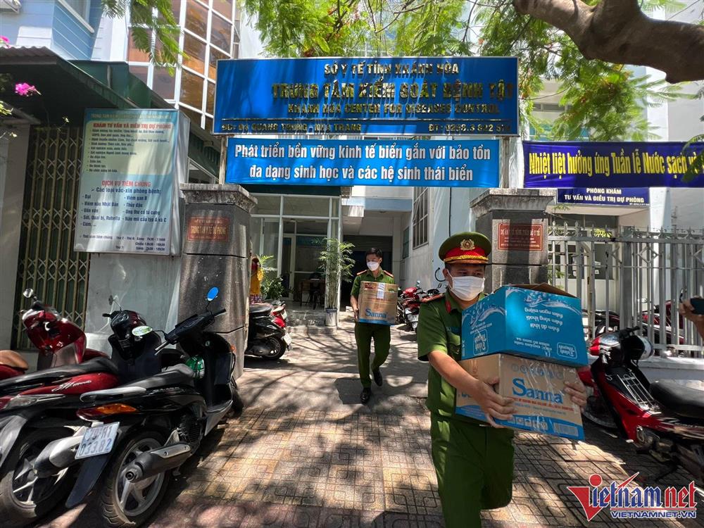 Công an khám xét trụ sở CDC Khánh Hòa liên quan vụ Việt Á-6