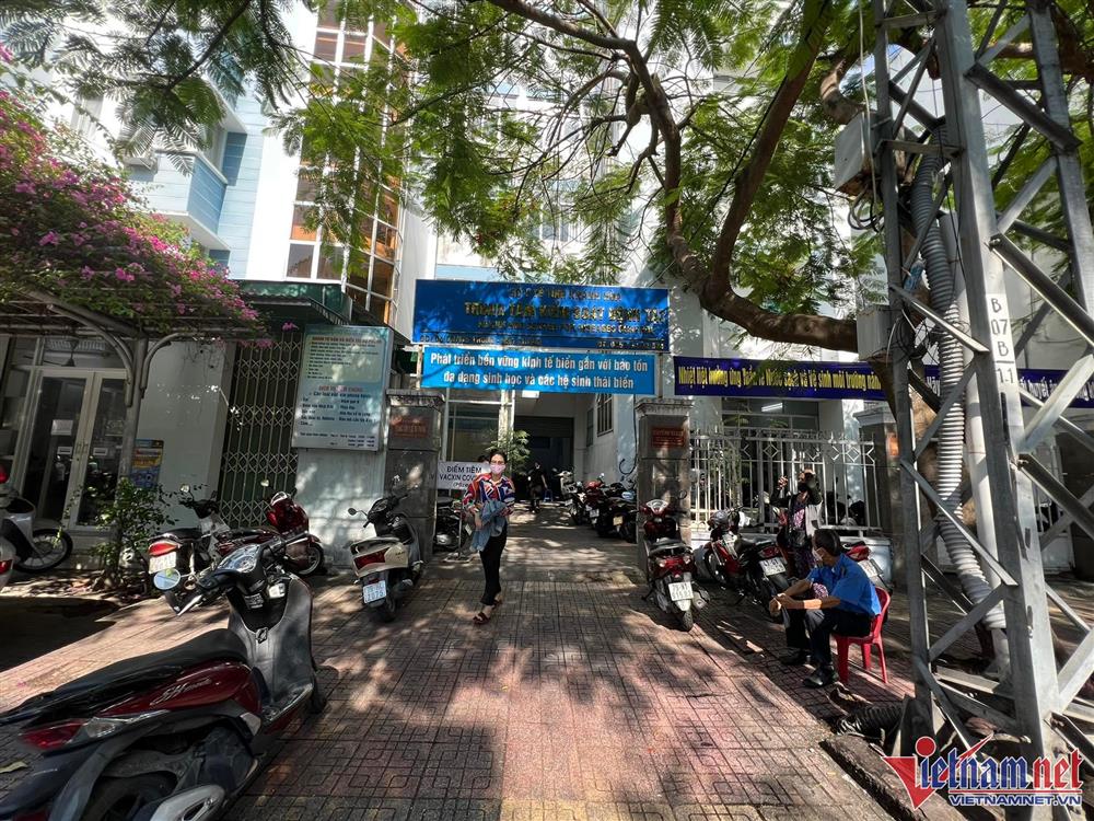 Công an khám xét trụ sở CDC Khánh Hòa liên quan vụ Việt Á-7