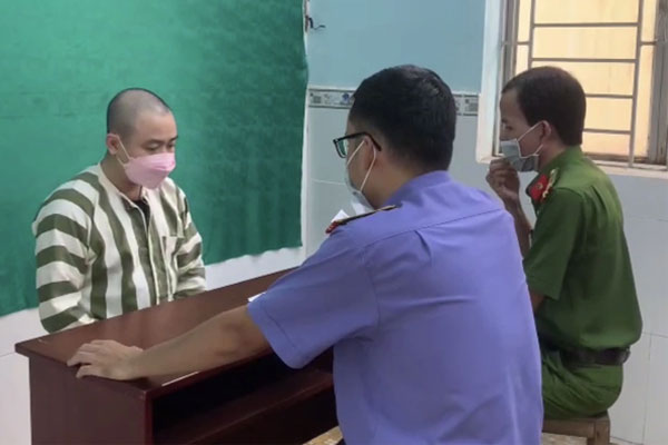 Diễn viên Hữu Tín bị khởi tố 2 tội danh-1