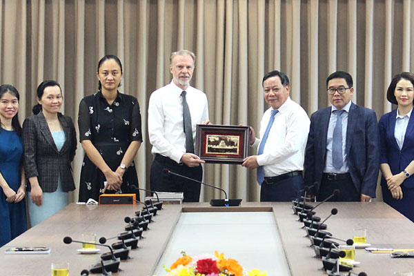 Hà Nội và UNESCO đẩy mạnh hợp tác trong bảo tồn và phát huy giá trị các di tích lịch sử, văn hóa-1