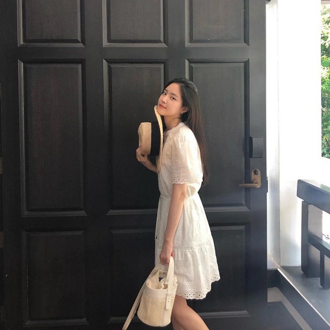 Sao Hàn khi sang Việt Nam: Phái nữ thì váy vóc điệu đà như bình thường, sao nam lại nhập gia tùy tục nhanh bất ngờ-2