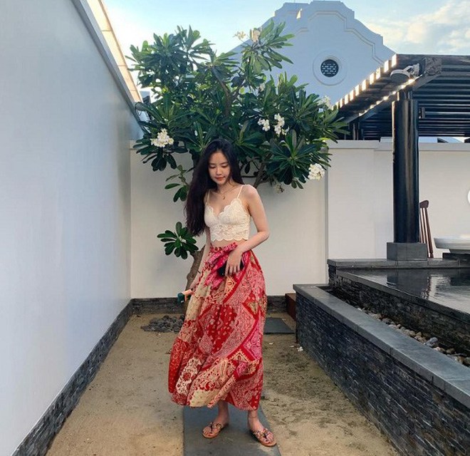 Sao Hàn khi sang Việt Nam: Phái nữ thì váy vóc điệu đà như bình thường, sao nam lại nhập gia tùy tục nhanh bất ngờ-3