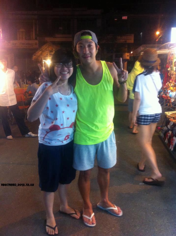 Sao Hàn khi sang Việt Nam: Phái nữ thì váy vóc điệu đà như bình thường, sao nam lại nhập gia tùy tục nhanh bất ngờ-10