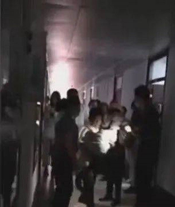 Sốc: Nữ sinh tự sinh con trong ký túc xá rồi cho vào túi bóng bỏ ra ngoài hành lang-2