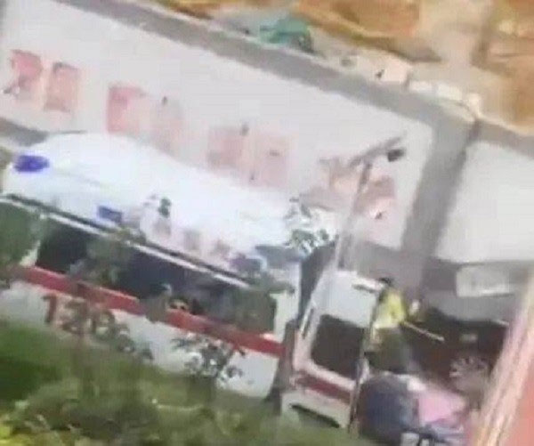 Sốc: Nữ sinh tự sinh con trong ký túc xá rồi cho vào túi bóng bỏ ra ngoài hành lang-3