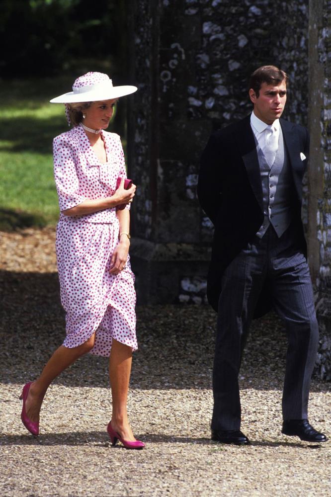 Công nương Diana đi ăn cưới cũng lên đồ rất đẹp và rất sang, bí quyết nằm ở 5 tips sau-2