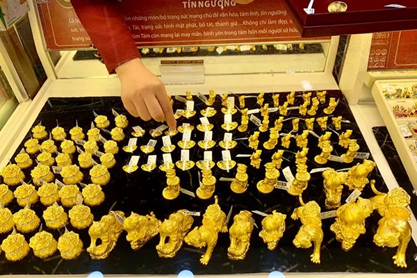 Giá vàng hôm nay 19/6: Diễn biến lạ, lạm phát tăng vàng lại giảm giá-2