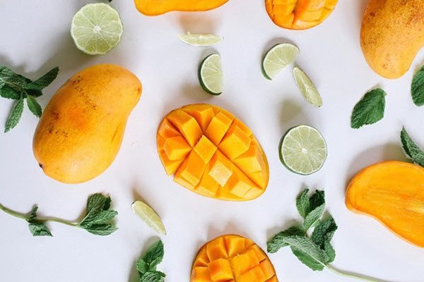 Mùa hè nắng nóng, mẹ trổ tài làm món kem xoài sữa chua thơm ngon, giải nhiệt-1