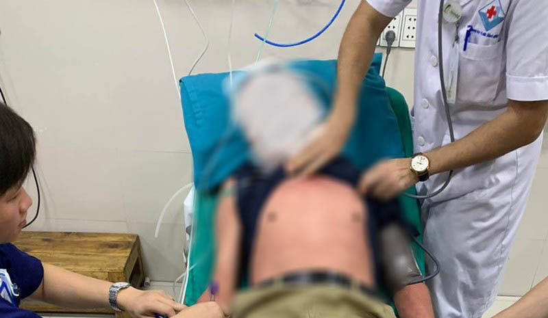 Sốc phản vệ nguy kịch sau khi đi ăn sáng về-1