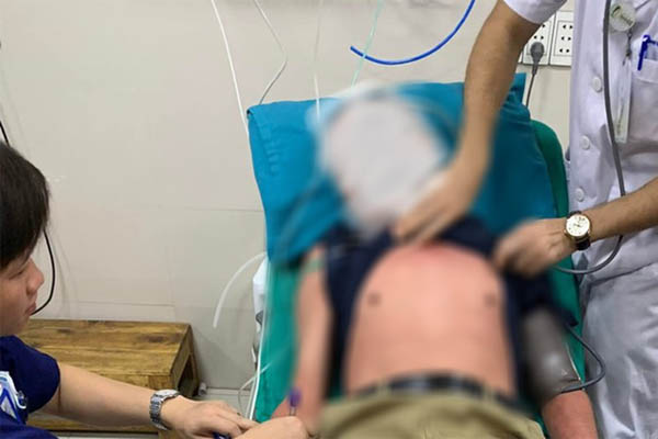 Người đàn ông bị sốc phản vệ nặng do tự ý dùng thuốc kháng sinh tại nhà-2