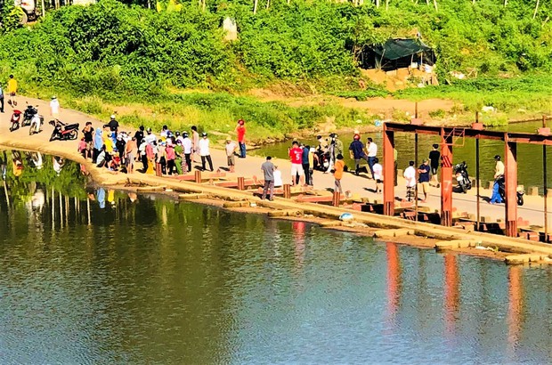 Phát hiện thi thể đang phân hủy nổi trên sông Tiên-1