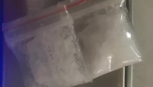 Nhiều cô gái tổ chức tiệc bay lắc trong tiệm áo cưới-4