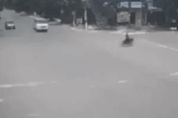 Vô ý để cần câu chạm vào đường dây điện, người đàn ông suýt phải trả giá bằng cả tính mạng-1