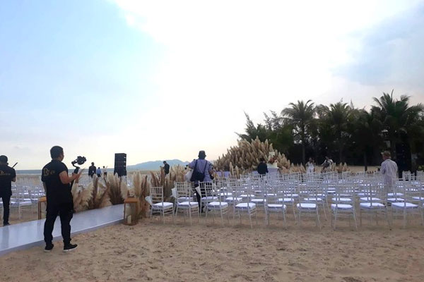 Hội mỹ nhân lộ diện trong đám cưới Minh Hằng: Đông Nhi - Mai Phương Thuý cực xinh, cô dâu chiếm sóng-7