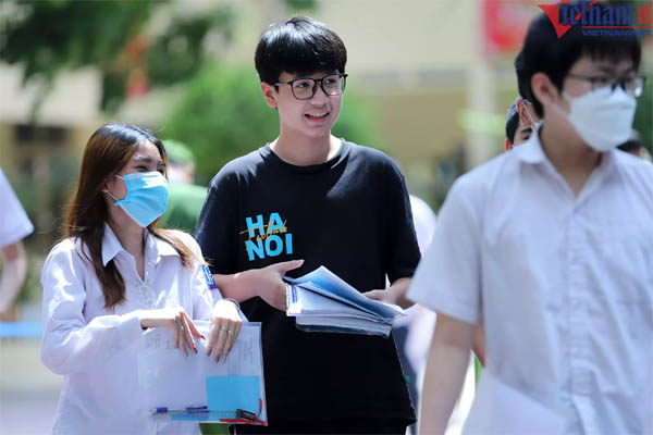 Thí sinh Hà Nội thi môn Toán vào lớp 10: Thêm một đề thi dễ thở?-3