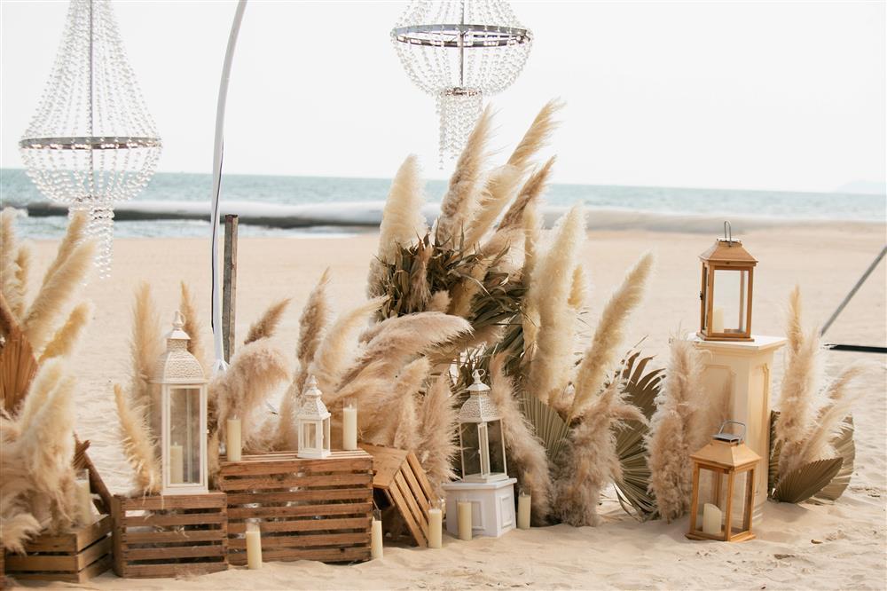 Chồng khóa môi Minh Hằng, choáng ngợp lễ đường từ trên cao-9