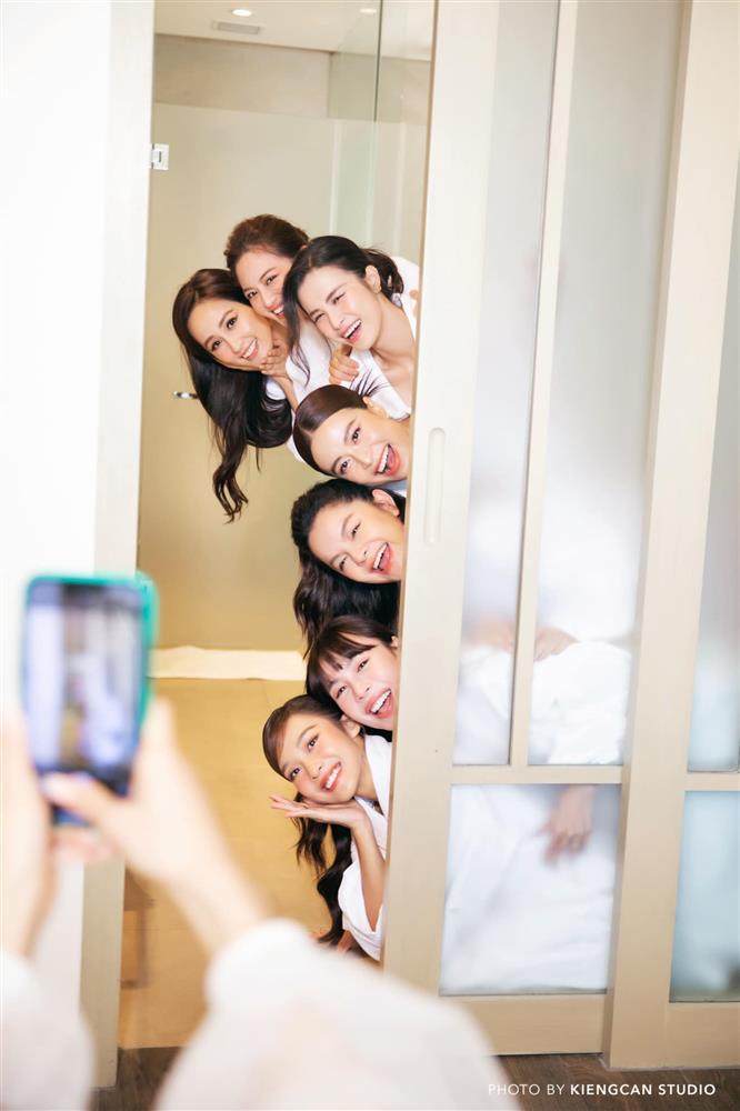 Chồng khóa môi Minh Hằng, choáng ngợp lễ đường từ trên cao-13