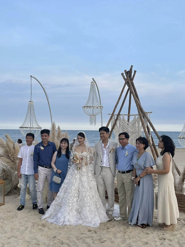 Minh Hằng nhắn nhủ ông xã trong hôn lễ: Mong làm bông hoa duy nhất của anh từ nay tới cuối đời”-1