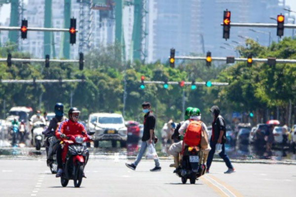 Hà Nội vượt miền Trung nóng nhất cả nước, ngày mai vẫn nắng nóng-1