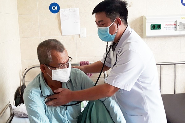 Nội soi gắp dị vật nằm 7 năm trên đỉnh phổi bệnh nhân-1