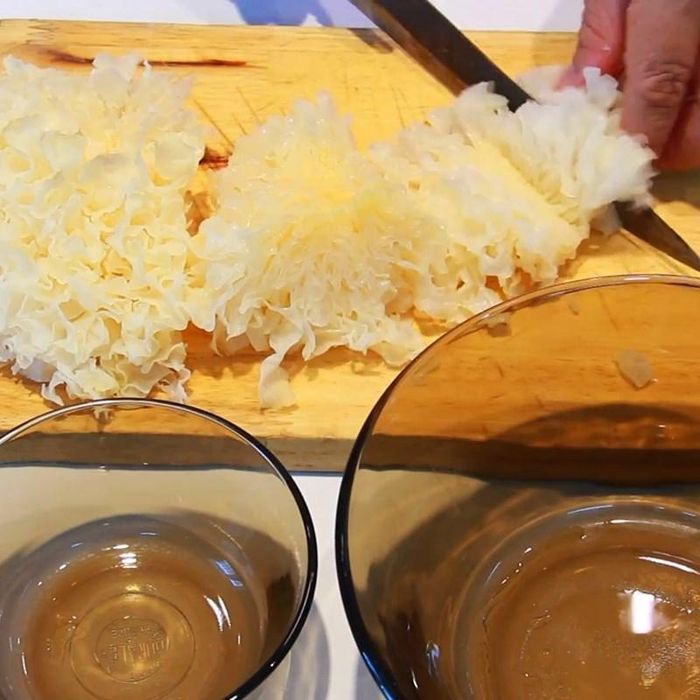Cách nấu chè hạt sen đơn giản mà mát bổ đủ đường: Tranh thủ ngày nghỉ chị em nhớ nấu ngay!-2