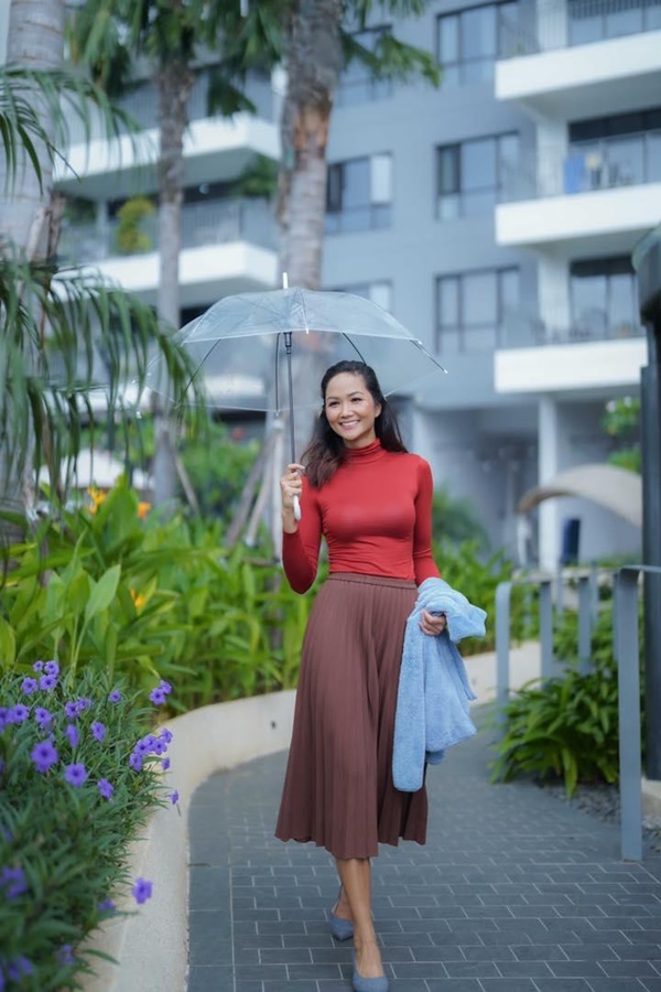 Bí quyết lên đồ đẹp hút hồn cho các nàng da bánh mật từ Hoa hậu HHen Niê, Minh Tú-6