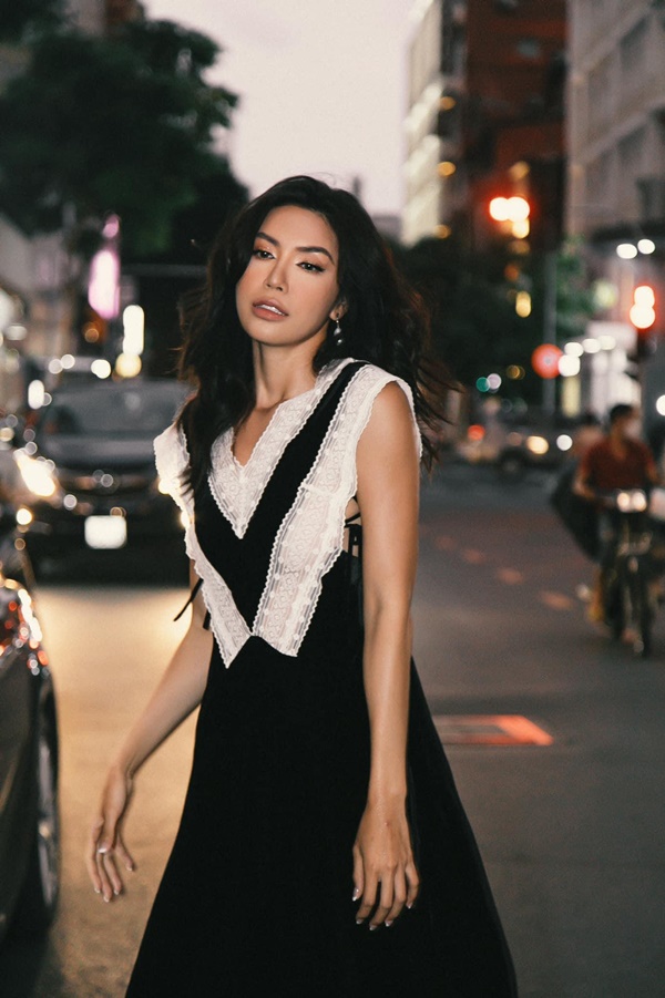 Bí quyết lên đồ đẹp hút hồn cho các nàng da bánh mật từ Hoa hậu HHen Niê, Minh Tú-10