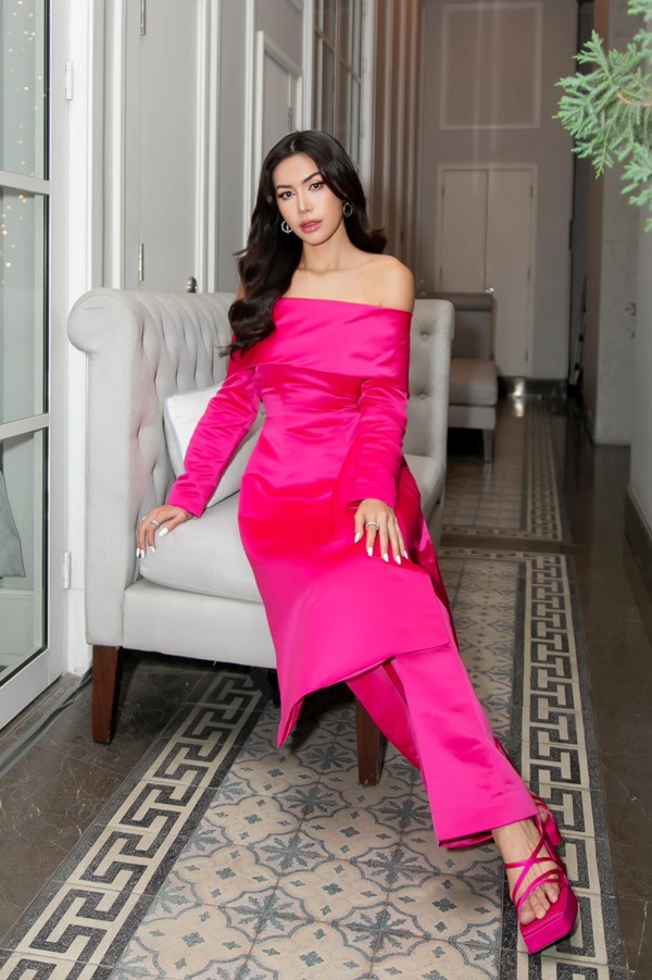 Bí quyết lên đồ đẹp hút hồn cho các nàng da bánh mật từ Hoa hậu HHen Niê, Minh Tú-17