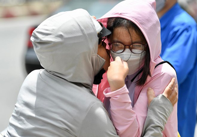 Nhà văn Hoàng Anh Tú nhắn nhủ xúc động đến các sĩ tử 2007: Cứ khóc nếu con thua nhưng hãy cười sau đó vì bố mẹ bên con!-4