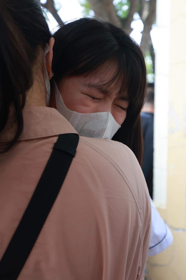 Nhà văn Hoàng Anh Tú nhắn nhủ xúc động đến các sĩ tử 2007: Cứ khóc nếu con thua nhưng hãy cười sau đó vì bố mẹ bên con!-2