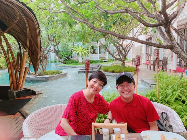 Nghệ sĩ Công Lý đăng bức ảnh khoe gia tài, MC Thảo Vân vào bình luận 1 câu: Càng ngẫm càng thấy dạy con văn minh quá-3