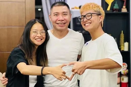 Nghệ sĩ Công Lý đăng bức ảnh khoe 'gia tài'
