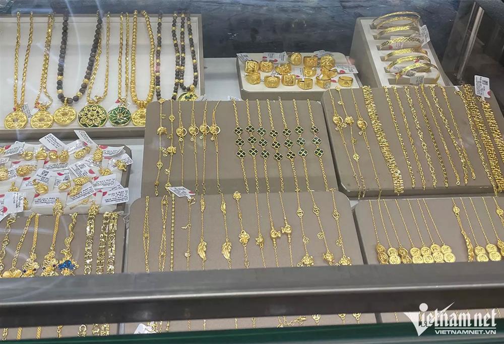 Mỗi tuần giảm 1 triệu đồng/lượng, dân ôm vàng hốt hoảng-1