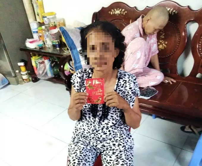 Những phụ nữ sống trong sợ hãi vì thói quen của chồng-1