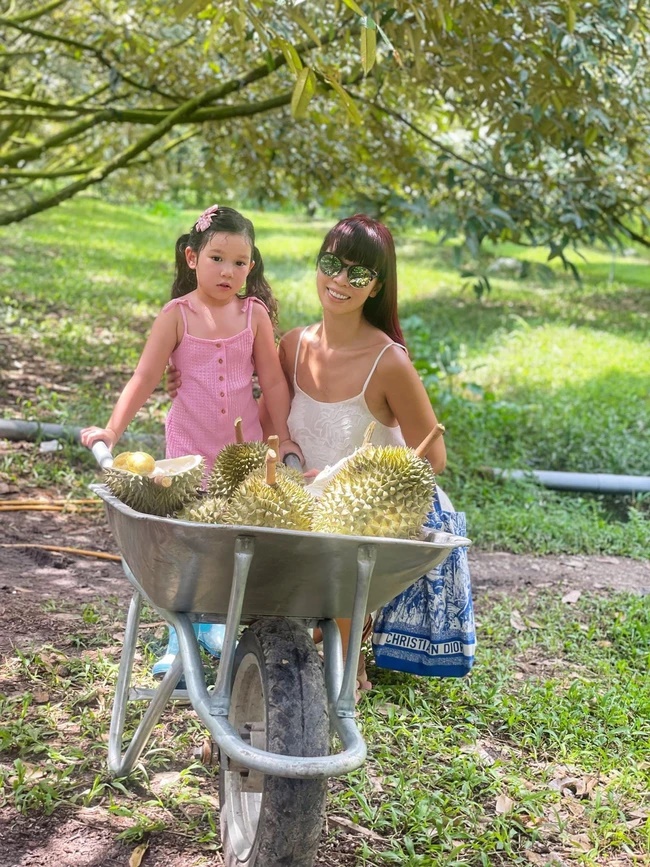 Sáng sớm con gái đã ăn vạ ầm ĩ, siêu mẫu Hà Anh có cách dạy dỗ cực khéo: Vừa cương vừa nhu khiến ai nghe cũng nể!-1