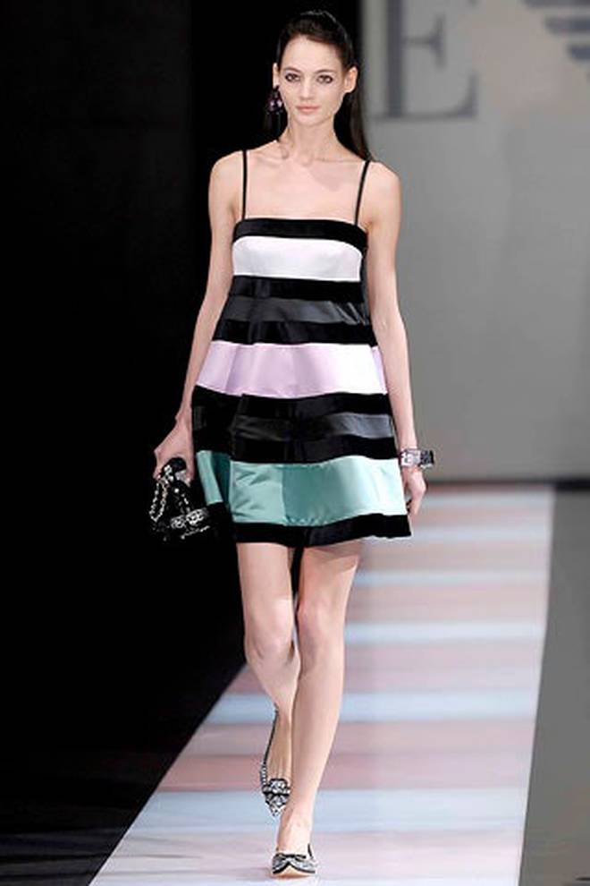 Trước khi trở thành đại sứ Louis Vuitton, Lưu Diệc Phi ăn mặc ra sao mà mang mác Nữ hoàng hàng nhái?-5