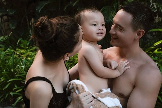 Hồ Ngọc Hà khoe loạt khoảnh khắc ngọt ngào của Kim Lý bên các con, gửi lời cảm ơn đến chồng